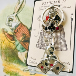 不思議の国のアリス」【白ウサギ(トランプ)】シルバー キーホルダー