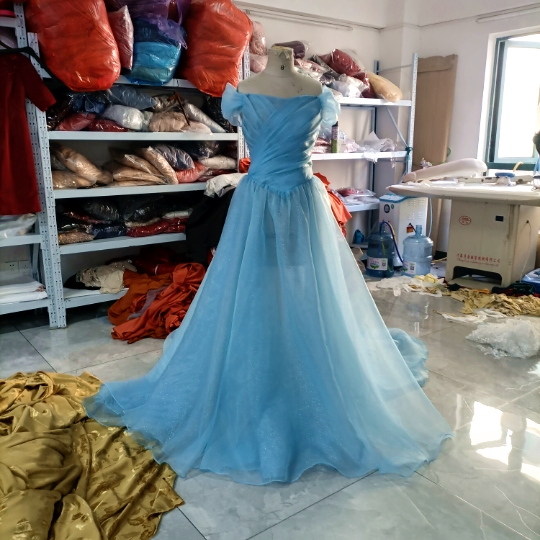 憧れのドレス  カラードレス 爽やかで優しいブルー ビスチェ プリンセスライン 短袖　 クラシカル 花嫁/ 二次会