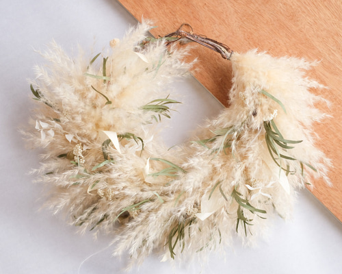 ふわふわなパンパスグラスと実物を紡いだ　季節を移ろう　リース　ドライフラワー ふわふわなパンパスグラスと実物を紡いだ 季節を移ろう リース