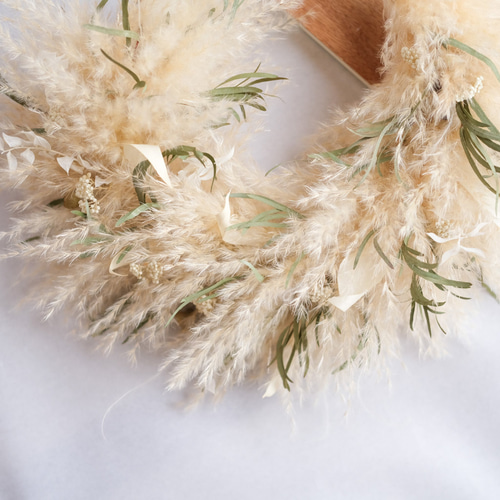 ふわふわパンパスグラスとユーカリのドライフラワーリース