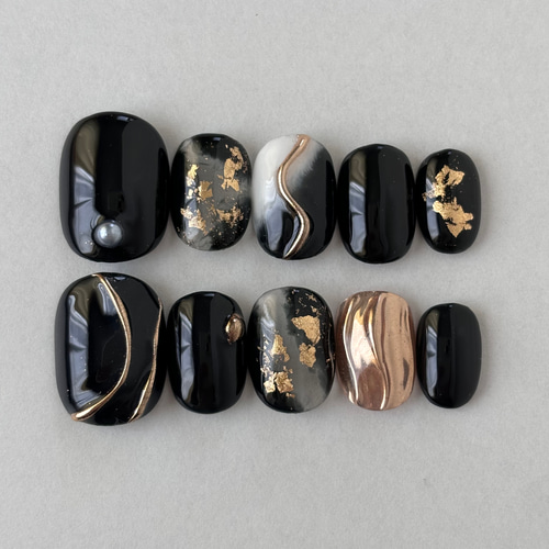 ネイルチップ ブラック×ゴールド 和風 うねうねネイル 卒業式成人式前  