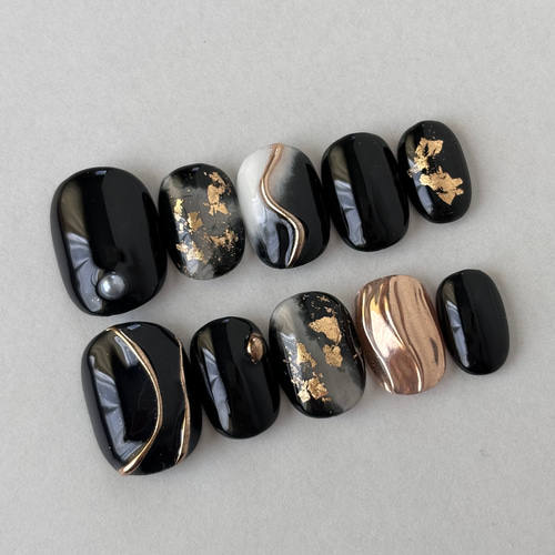 ネイルチップ ブラック×ゴールド 和風 うねうねネイル 卒業式成人式前  