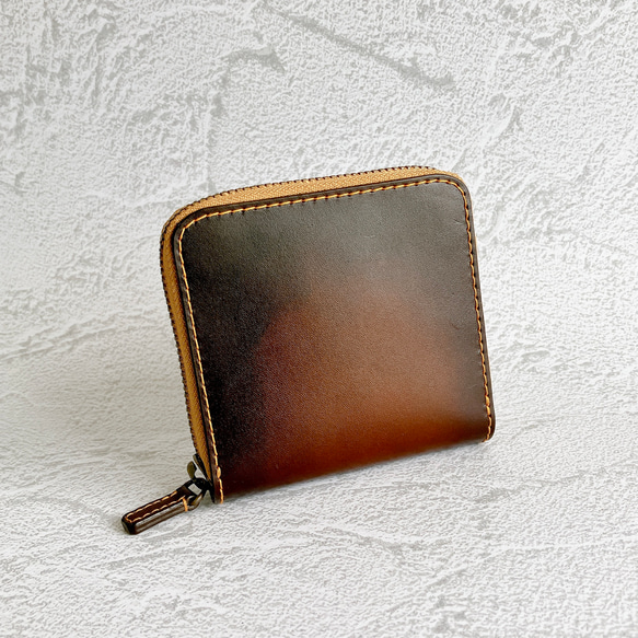 カードポケット付き　二つ折りラウンドファスナー財布　手染め　レザー　革 2枚目の画像