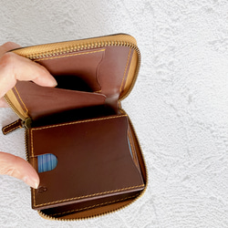 カードポケット付き　二つ折りラウンドファスナー財布　手染め　レザー　革 6枚目の画像