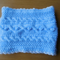 手編みアラン模様ブルーのネックウォーマー(トドラー用) 2枚目の画像