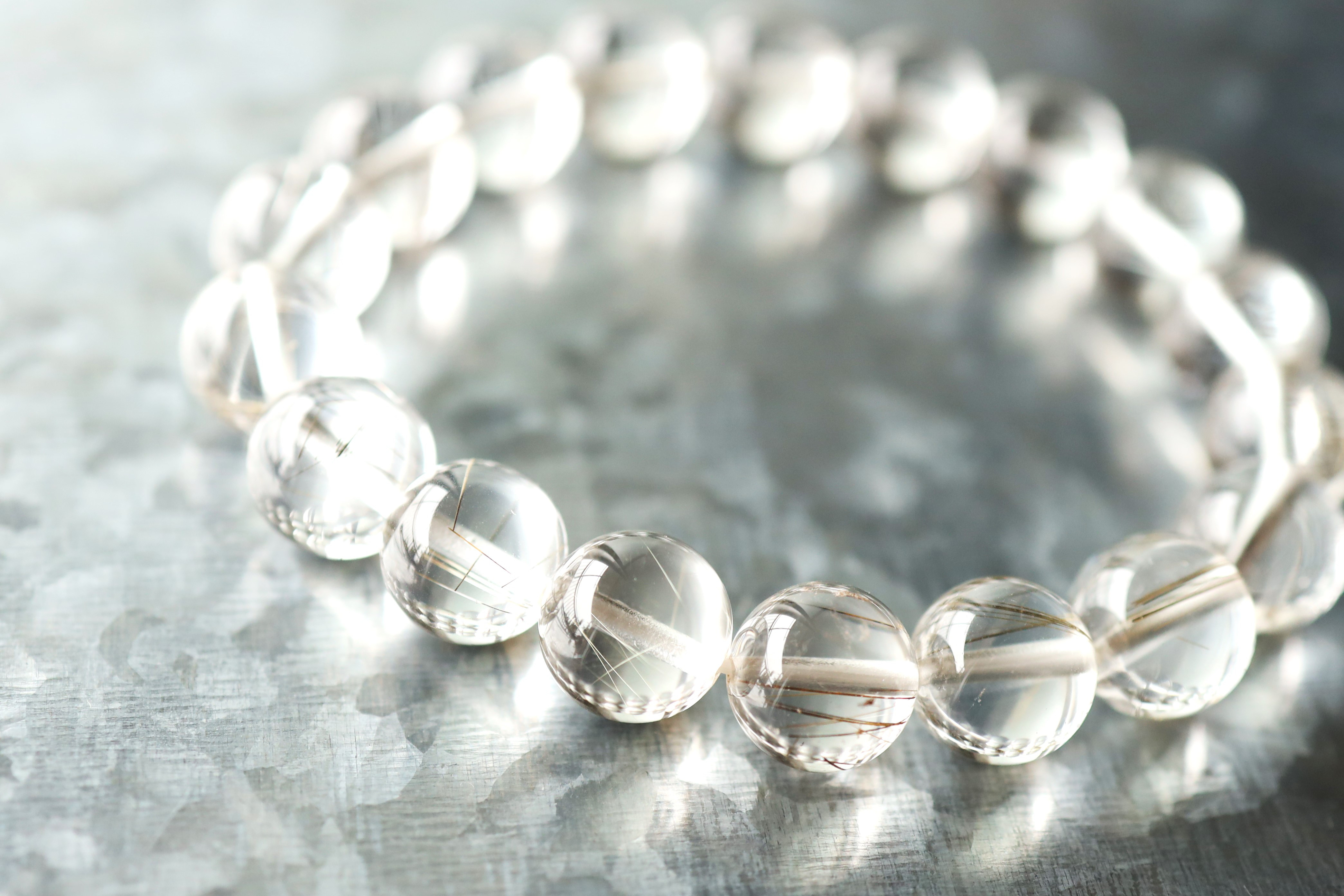 …☆繊細で静かな優しい輝き☆…☆シルバールチルクォーツ：10.5ミリ☆…☆天然石ブレスレット☆…