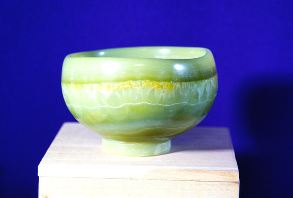 石の器　抹茶茶碗 『盛夏Ⅱ』　花器　自然石オニックスを使った彫刻作品　作家による手彫り 2枚目の画像
