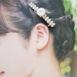 綺麗な輝きチェコガラスボタンのバレッタ又はヘアコーム　３日以内に発送 お呼ばれ 結婚式、成人式、入学式、卒業式 3枚目の画像