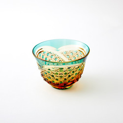 江戸切子　琥珀色緑被せ冷茶グラスクリスタル（籠目模様） 1枚目の画像