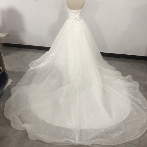 上品！ウエディングドレス ホワイト ベアトップ キラキラグリッター  