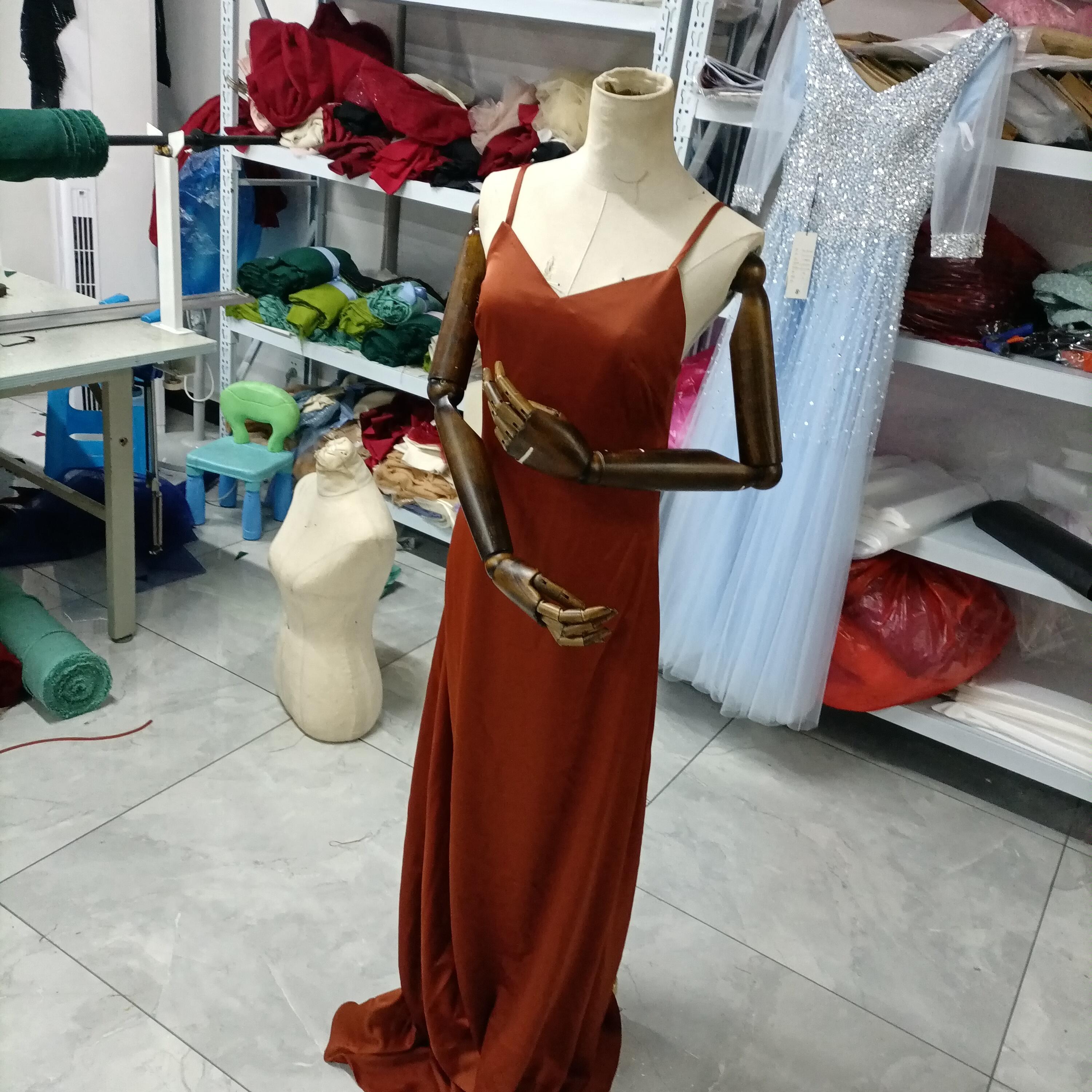 優雅なシルエット カラードレス テラコッタ色 キャミソール セクシー 抜群のおしゃれ見え