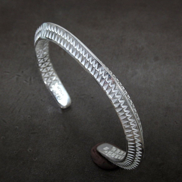 シルバーバングル手彫り