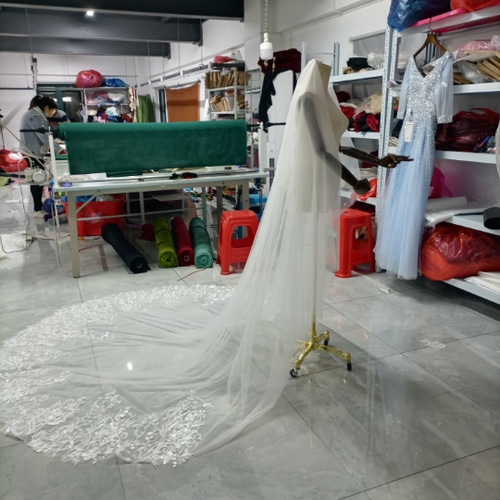 高品質！コーム付き ロングベール 繊細レース 豪華 花嫁/ウェディング  