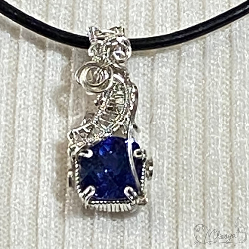 Silver999】ブルーサファイアのペンダントトップ【ワイヤー