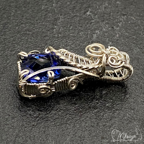 Silver999】ブルーサファイアのペンダントトップ【ワイヤー