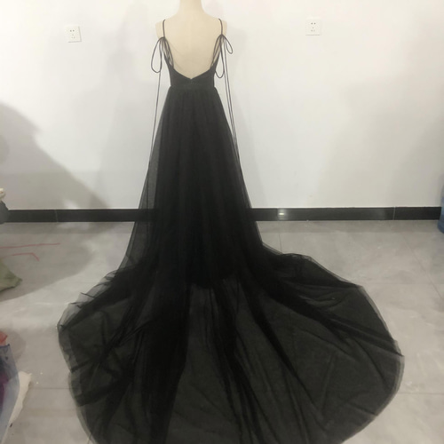 高品質！キャミソール パーティードレス 黒 ソフトチュール 短トレーン  