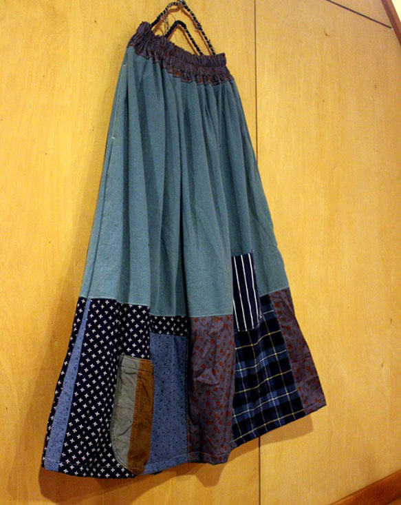 SAYOCAFEハンドメイド、裾パッチワークの大人かわいいスカート 4枚目の画像