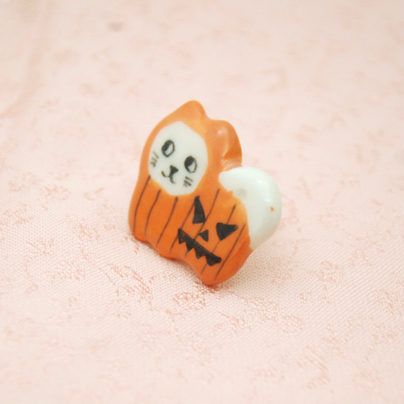 ＜陶器/ハロウィン＞コスプレねこ帯留め（かぼちゃおばけ2） 3枚目の画像