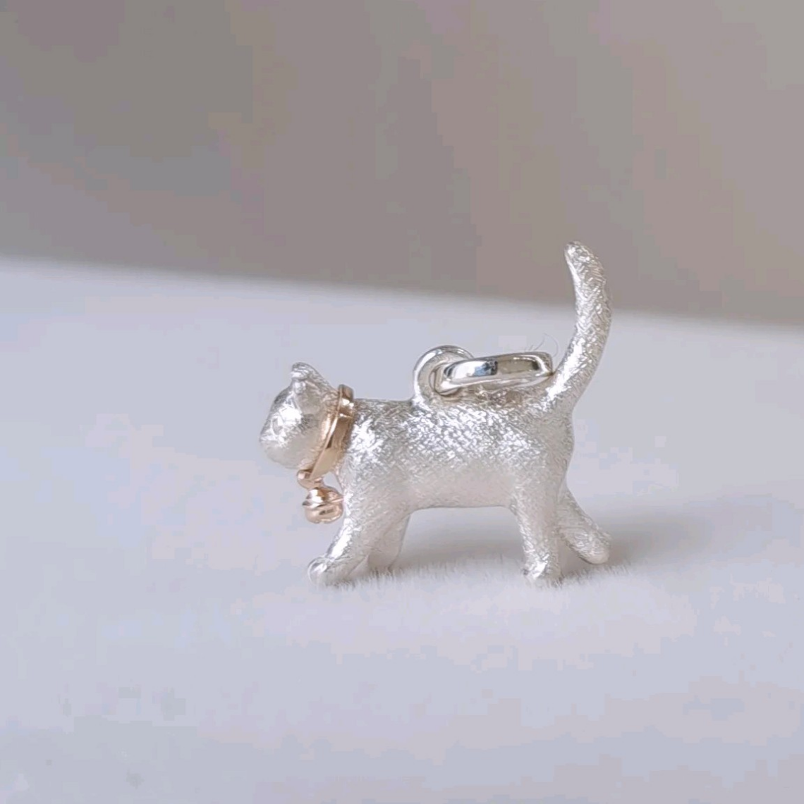 【 猫のペンダントトップ 大 】K10鈴の首輪 猫ネックレス 猫ペンダント ネコネックレス   プレゼント