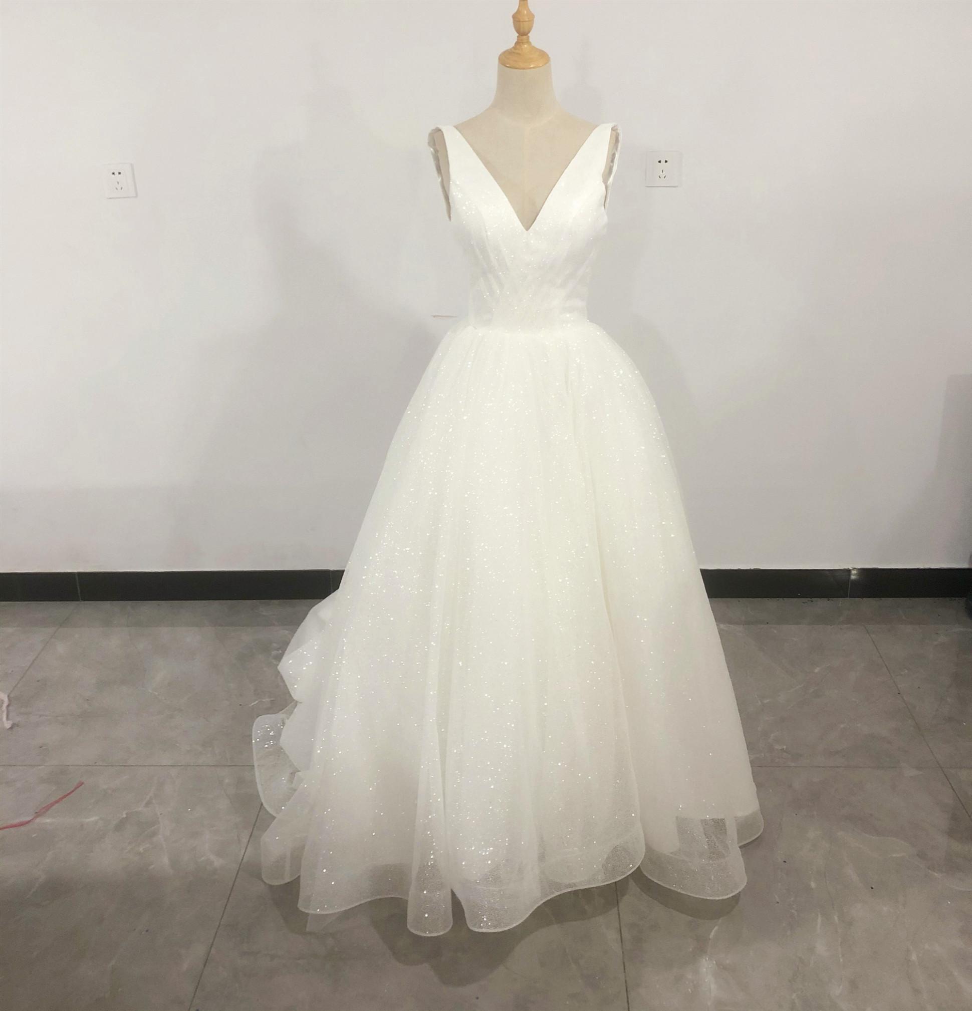 高品質！ ウエディングドレス Vネック キャミソール キラキラグリッターチュール 結婚式/披露宴