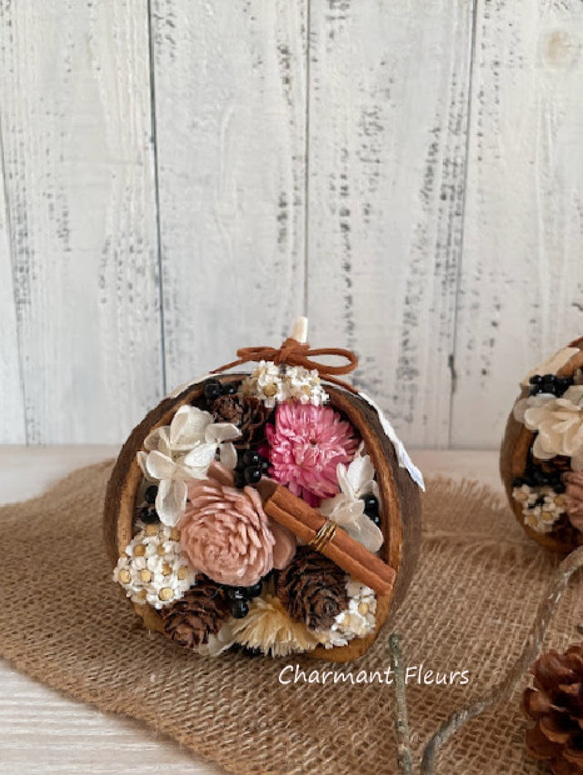 【ドライフラワーアレンジ】ブッタナッツMのアレンジ・・各種お祝いの贈り物、誕生日・ブライダル 1枚目の画像