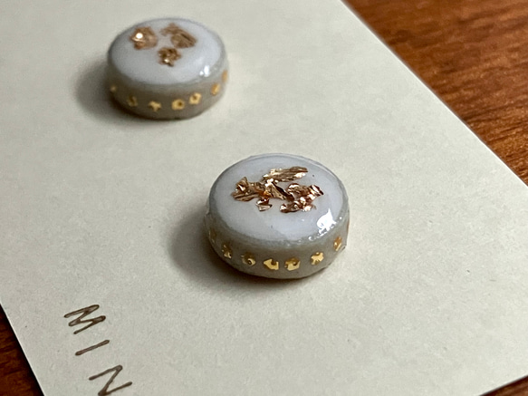マカロンピアス/イヤリング 白 美濃焼 ピアス（スタッド・一粒） MINON