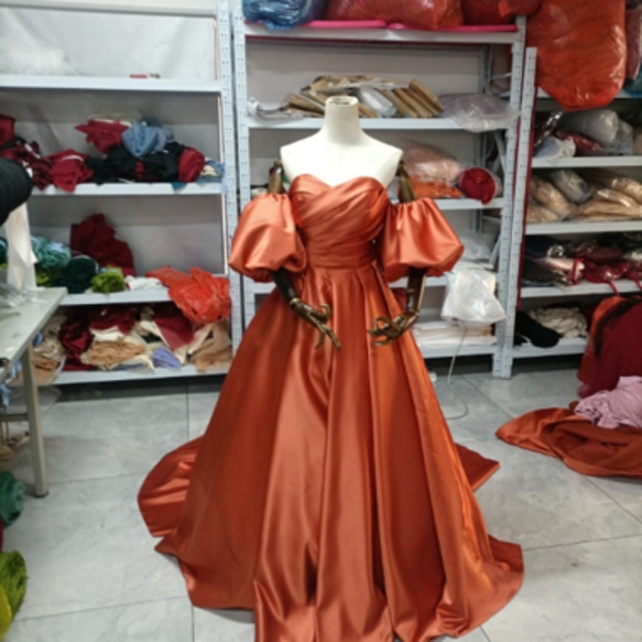 3ways 彩色連身裙，可拆卸燈籠袖 + 緞帶拖尾，赤土色，華麗拖尾，派對/儀式/拍照前拍攝 第1張的照片