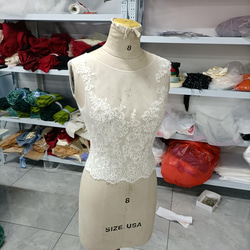 大人気上昇！ウエディングドレス 可憐な花刺繍のトップス ボレロ 花嫁/結婚式/披露宴 2枚目の画像