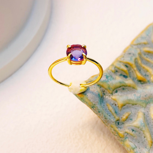 紫から青へ ─ カラーチェンジフローライトの天然石リング6mm 18KGP