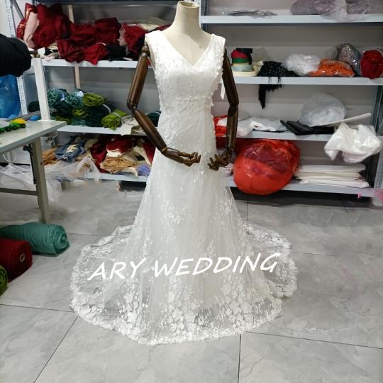 高品質！レースウエディングドレス ホワイト ボートネック プリンセスライン 憧れのドレス 結婚式/披露宴