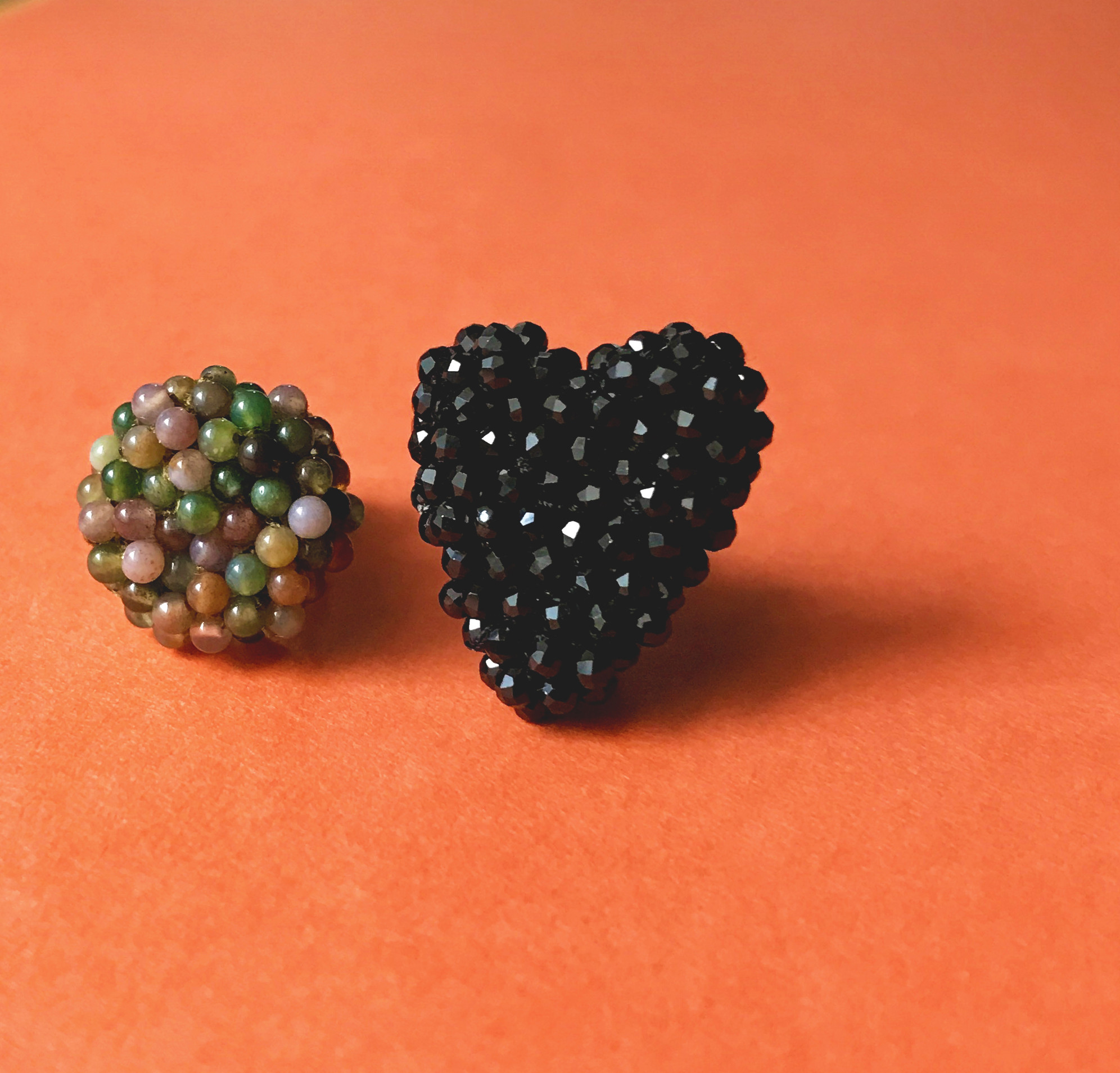 【一点物】ブラックスピネル・インディアンアゲート　ピンバッチ2個セット