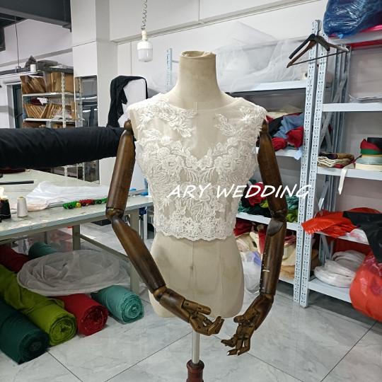 高品質レース　ウエディングドレス用ボレロ トップスのみ ノースリーブ 　くるみボタン　オーダー可能