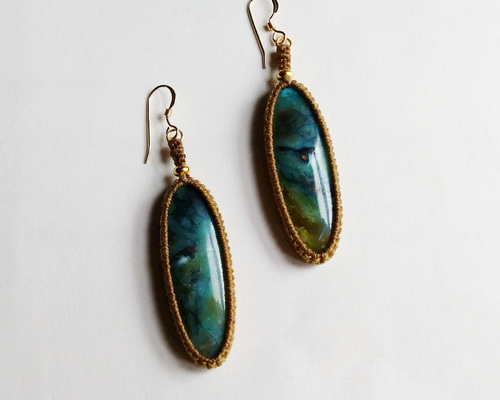 1点のみブルーオパライズドペトリファイドウッド スクエアピアスチャーム 1点のみブルーオパライズドペトリファイドウッド スクエアピアスチャーム