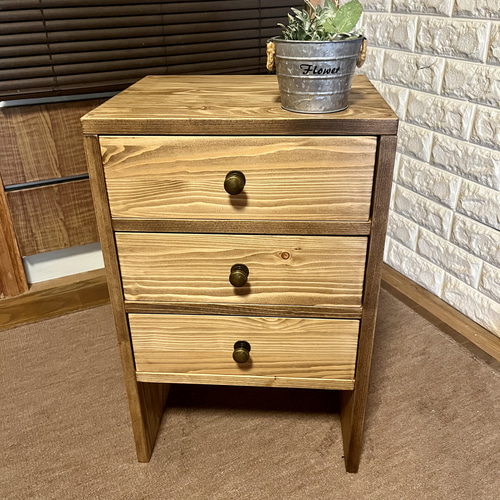 ビンテージ　木製サイドテーブル　3段チェスト　ベッドサイドテーブル ビンテージ 木製サイドテーブル 3段チェスト ベッドサイドテーブル