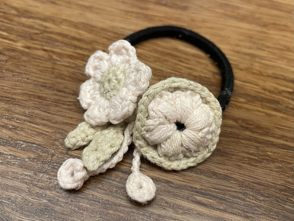 花卉造型頭飾橡皮圈 人手編織 毛線 第5張的照片