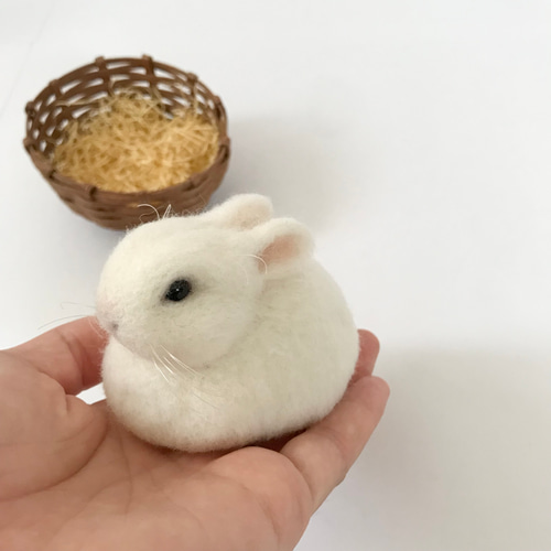 もふもふな白ウサギさん うさぎ 兎 羊毛フェルト ハンドメイド