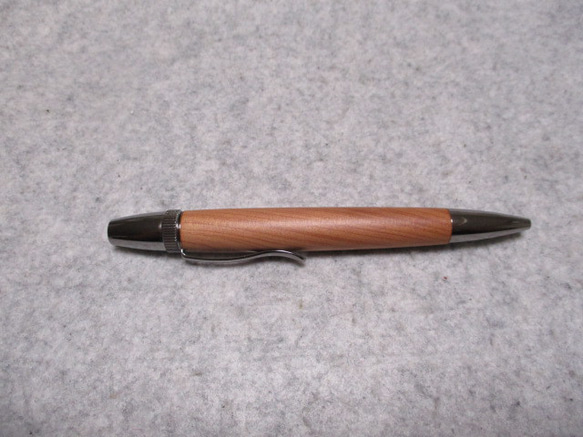 柏槇(ビャクシン)　キヌカオイル仕上げ　回転式ロングパトリオットボールペン  　 2枚目の画像