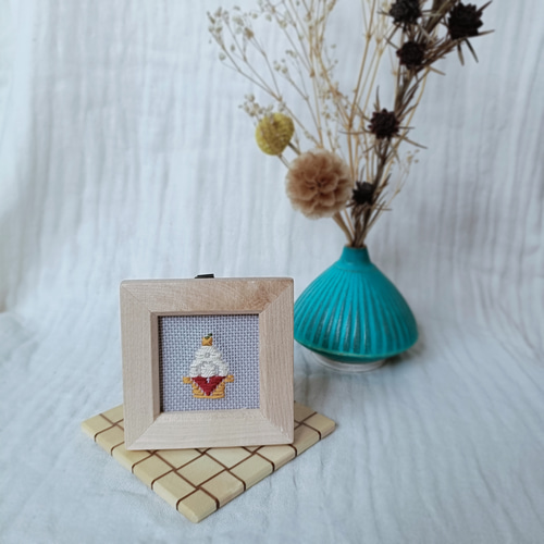 お正月 フレーム こぎん刺し 7.5x7.5cm ブローチ kanannco 通販