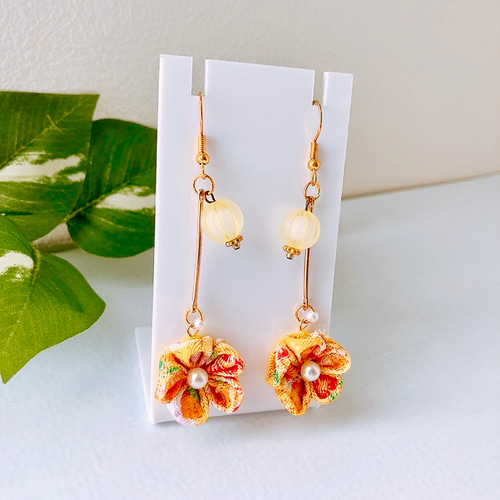 no.686 ブルー　ピアス　イヤリング　和風　つまみ細工　着物 和花と小枝 紺色 * つまみ細工 ピアス・イヤリング | 和モダン