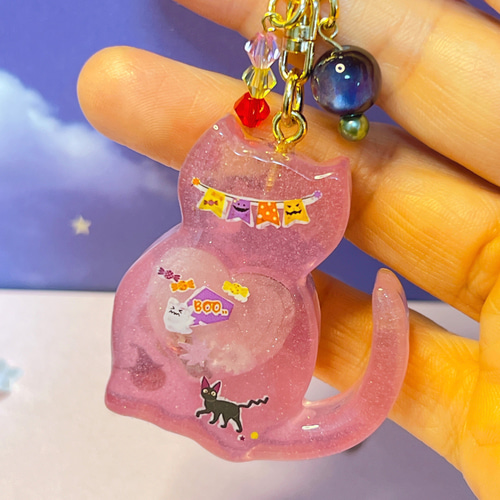 専用★きのこ　ハロウィンチャーム　じゃれ猫　招き猫　ピンク紫　レジンチャーム 専用☆きのこ ハロウィンチャーム じゃれ猫 招き猫 ピンク紫