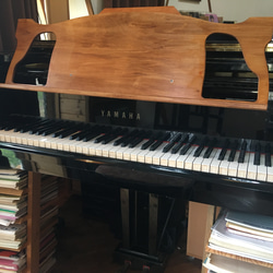 調律師が考案したグランドピアノ補助譜面台　おきラック®︎  幅広タイプ 2枚目の画像
