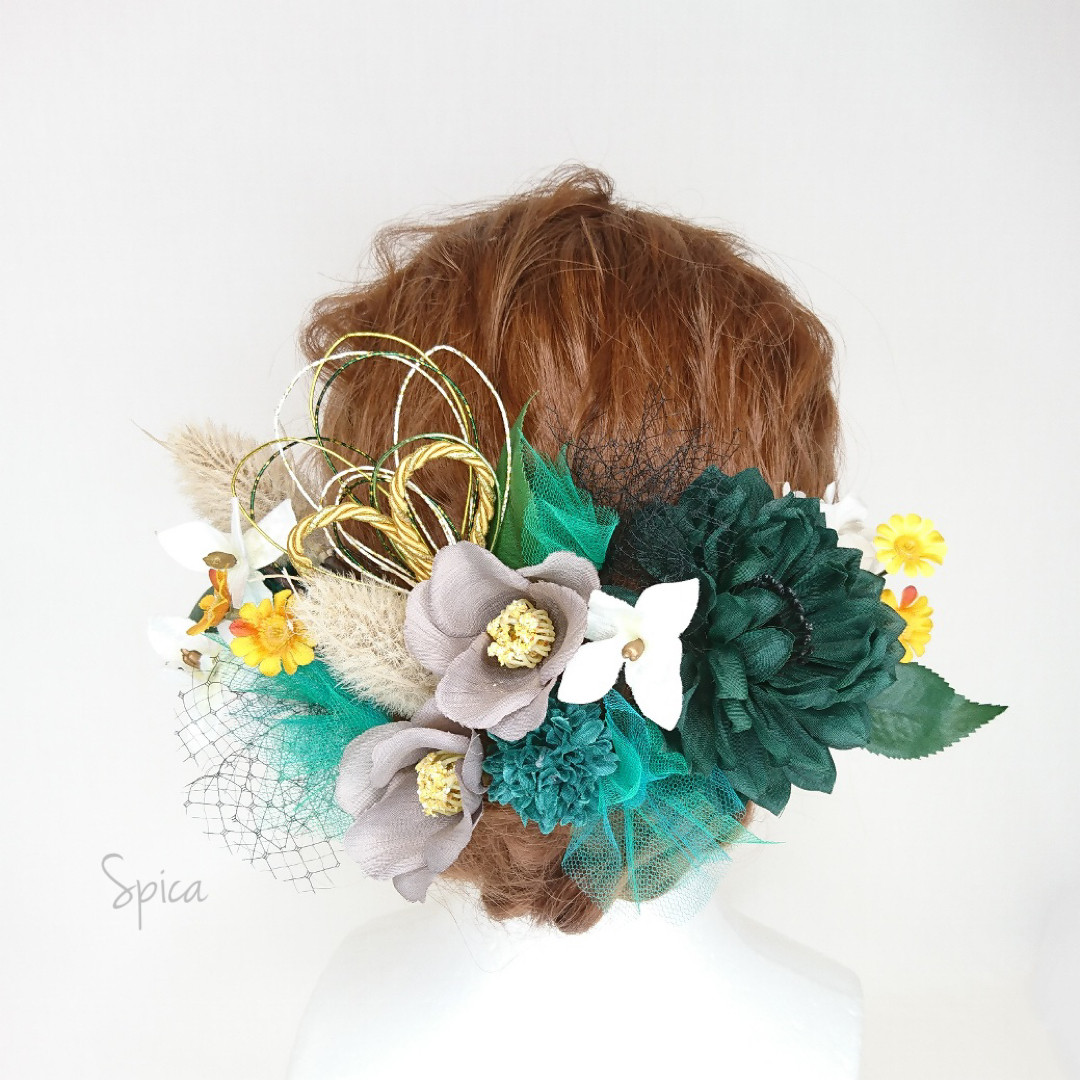【一点限定】グリーンのアネモネと椿とチュールのヘッドドレス 成人式 卒業式 和装 グレー 緑 イエロー 髪飾り 打掛 袴