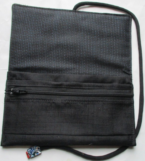 ７３９８　黒の紬の着物で作った和風財布・ポーチ　#送料無料 3枚目の画像