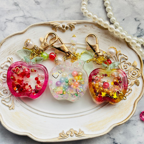 透明な果実 レジン アクセサリー りんご 果実 ピアス