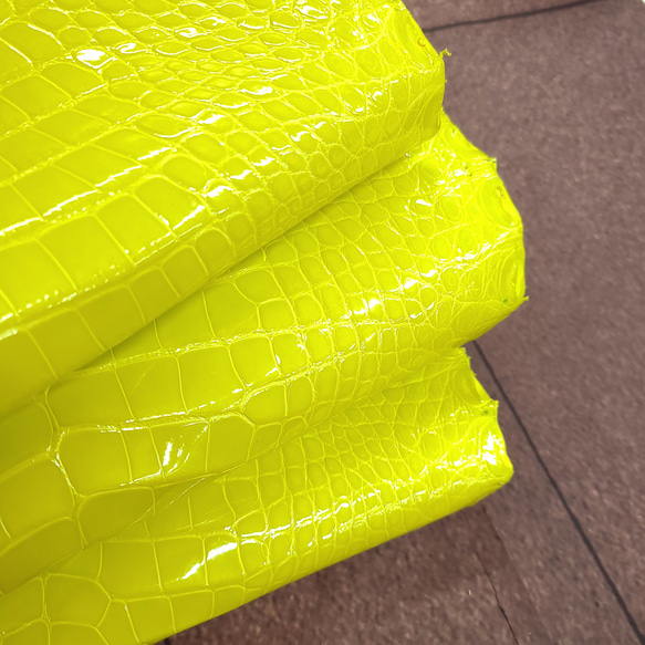ワニ革 グレージング(艶) レモンピール（白鞣し）「長財布向け」No.CM0021(5703) 14枚目の画像