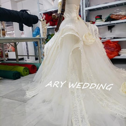 豪華！ウエディングドレス ベアトップ 華やかなトレーン 高級刺繍 花嫁/結婚式/披露宴 7枚目の画像
