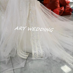豪華！ウエディングドレス ベアトップ 華やかなトレーン 高級刺繍 花嫁/結婚式/披露宴 4枚目の画像