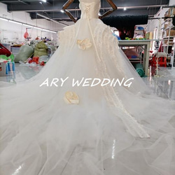豪華！ウエディングドレス ベアトップ 華やかなトレーン 高級刺繍 花嫁/結婚式/披露宴 2枚目の画像