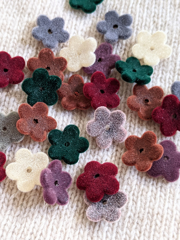 フロッキービーズ フラワー パーツ 20個 花 ベロア ビーズ チャーム 1枚目の画像