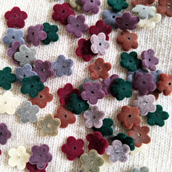フロッキービーズ フラワー パーツ 20個 花 ベロア ビーズ チャーム 2枚目の画像